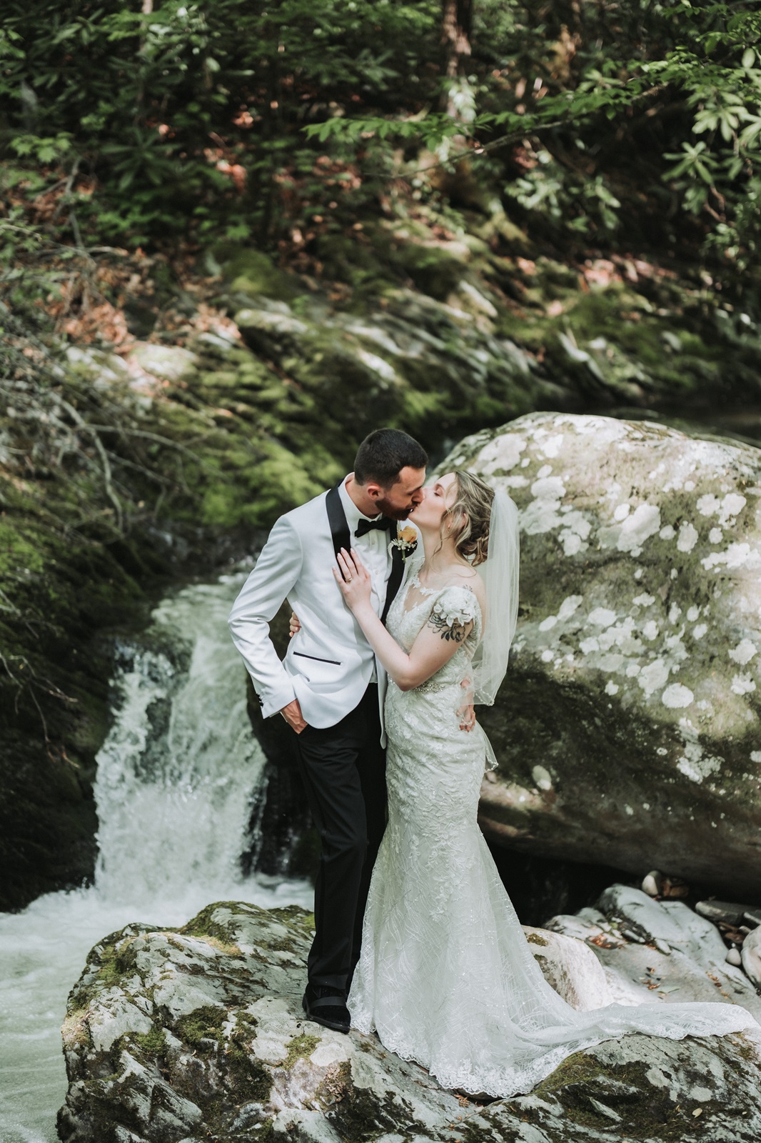 creekside elopement