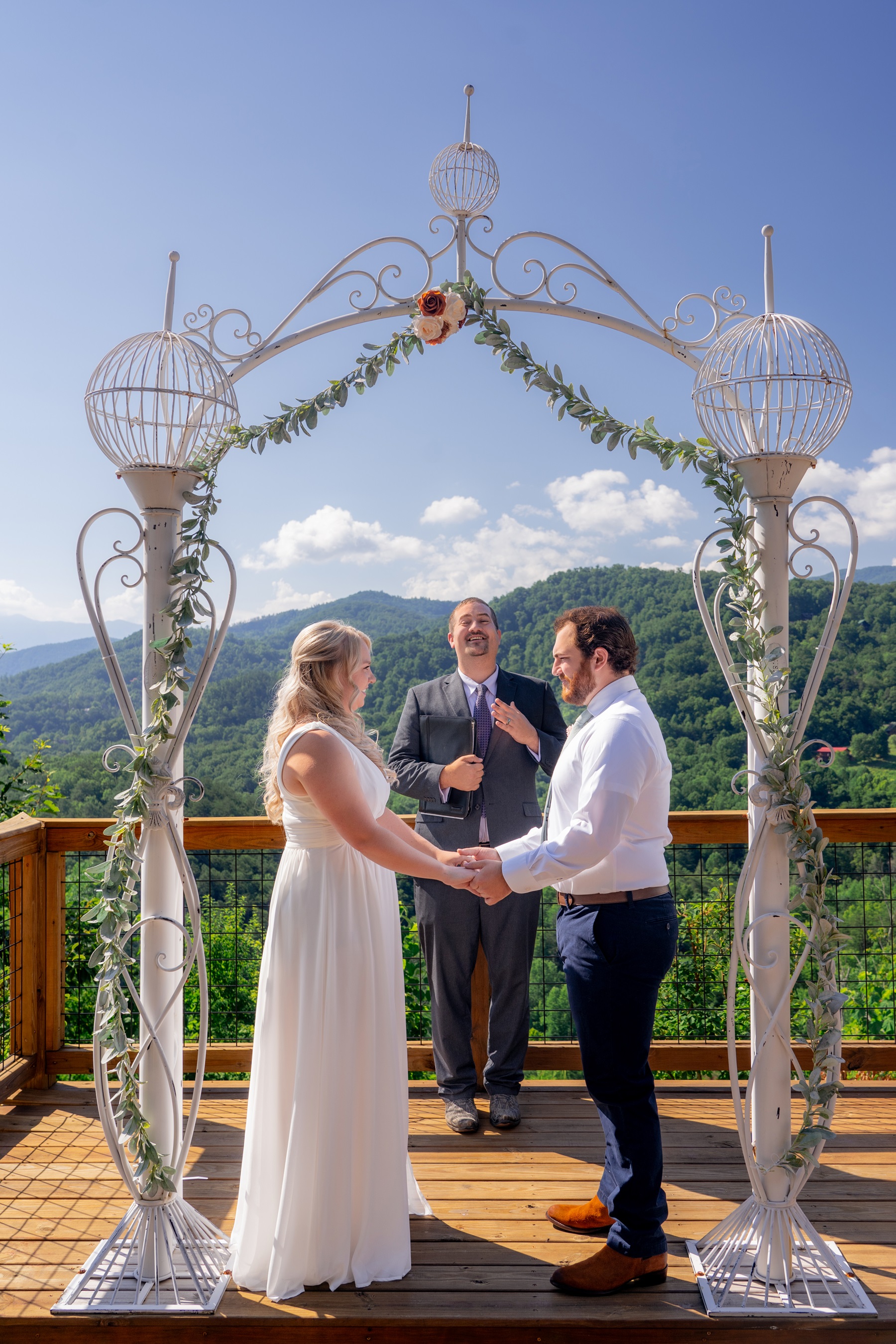 couple elopes in gatlinburg tennessee